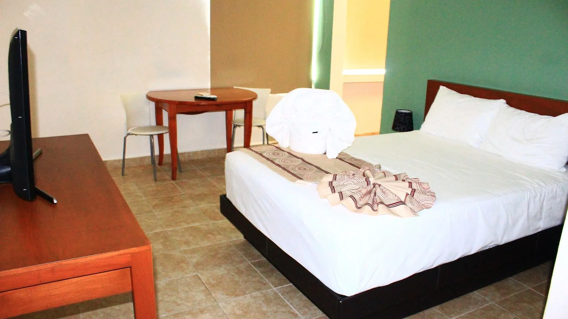 Maya Suites By Lhmg Playa del Carmen 3*,  México